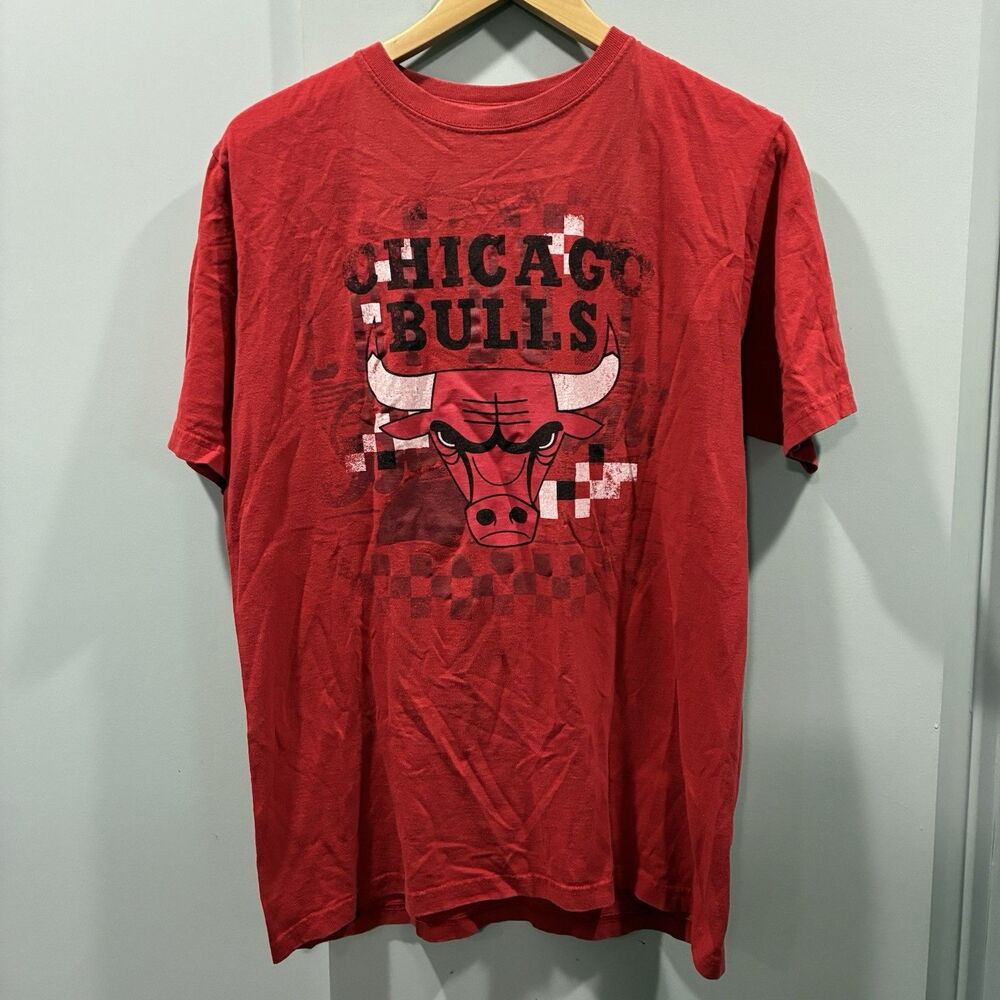 Chicago Bulls Graphic T Shirt Red NBA Licensed 2013 Distressed Logo Size Large